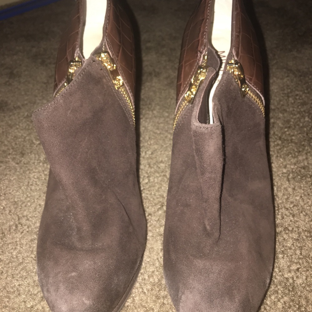 Suede stiletto brown and gold booties